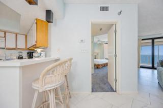 Pelican Pointe 1404 - 7
