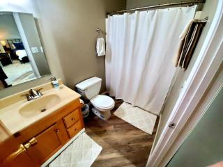 Walkable Cozy Downtown Studio, FREE Bikes to use - 1