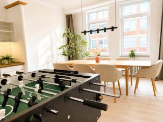 Bright central city apartment up to 12 people with tablefootball - 0