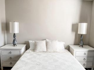 10 Min to Downtown - Pet-friendly, TV with Parking - 9