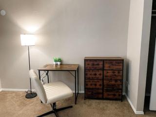 10 Min to Downtown - Pet-friendly, TV with Parking - 3