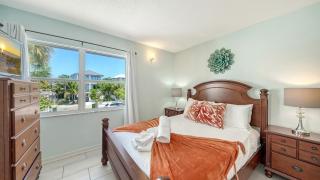 1R Lido Key Steps to Beach Walk to St Armands - 9