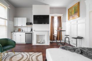 Walk/ Bike everywhere from this Historic Chic Studio - 0