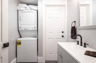 Walk/ Bike everywhere from this Historic Chic Studio - 4
