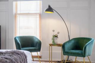 Walk/ Bike everywhere from this Historic Chic Studio - 7