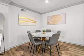 Prime River Oaks 2BR Pool, Gym & Parking - 9