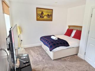 NightRest Homes 6 Bedroom House- Smart TV In each Room - Parking - Wifi -Milton Keynes - 7