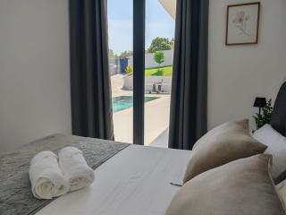 Villa Moderna con Piscina y gran terraza privada - 2