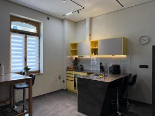 Yellow Luxus City Suite - Innenstadt - Parkplatz - 50kW DC - 6