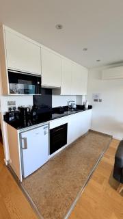 VV - Gibraltar Luxury with Rooftop Pools & Views - 2