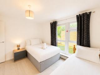 Boulevard Apartment - Fully Accessible Flat - City Centre -Parking- Sleeps 3 - 4