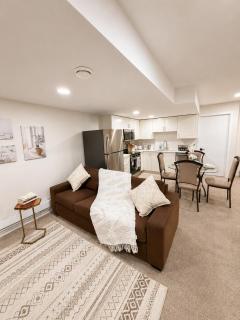 Cozy Belmont Private 1BR Guest Suite - 1