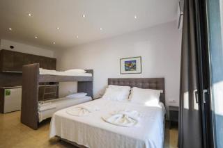 Nisi House Beachfront Sea View - 9