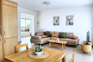 Bright & Stylish Apartment Few Steps to the Beach - 8