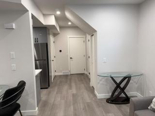 Cozy Suite Near Airport - 2
