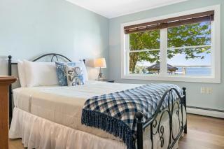 Charming home with stunning bay views, sunroom, gazebo, deck, & grill - 9