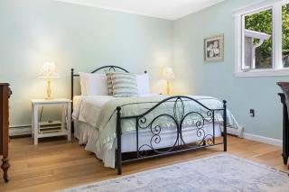 Charming home with stunning bay views, sunroom, gazebo, deck, & grill - 7