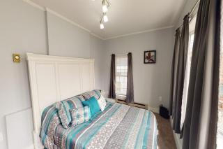 Charming upstairs duplex with fast WiFi, partial AC, & walkable location - 1