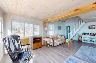 Cozy seaside retreat w/ waterfront deck, expansive lawn, & breathtaking sunsets - 9
