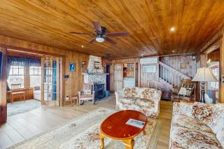Dog-friendly, bayfront home - gorgeous ocean views, private balcony & fireplace - 7