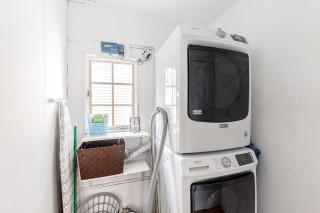 Friendly home with our separate condos & free WiFi in the heart of downtown - 6
