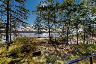 Modern Maine cottage with river views, deck, and a convenient washer/dryer - 9