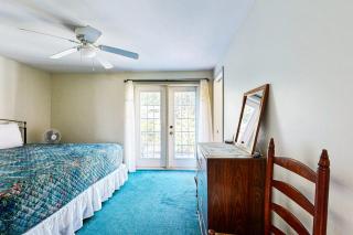 Charming cottage near the beach with balcony, deck, grill, fireplace - dogs OK - 2