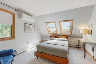 Spacious Lakefront Home with a Sandy Beach, Kayaks, and Stunning Panoramic Views - 8