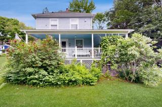 Century-old oceanfront home with wraparound porch - walk downtown, dogs OK - 6
