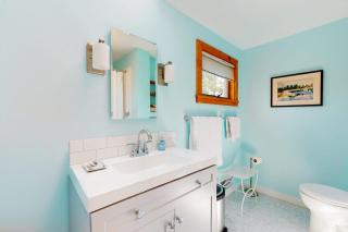 Enchanting dog-friendly ocean view home with kitchen, grill, balcony, TV, & deck - 9