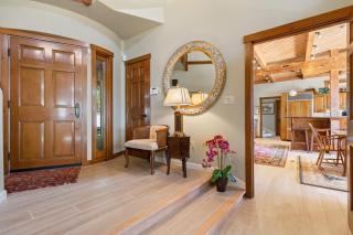 Elegant ocean view home with breathtaking views, private hot tub & large deck - 6