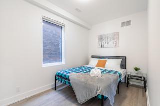 Modern Unit Near High Park and Dundas - Westend Suites - 7