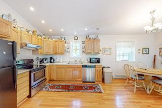 Inviting dog-friendly home with firepit & Ping-Pong - near Acadia National Park - 6