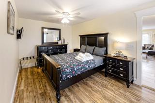 Water-view condo at Sheepscot Harbour Resort with deck, full kitchen, and WiFi - 7
