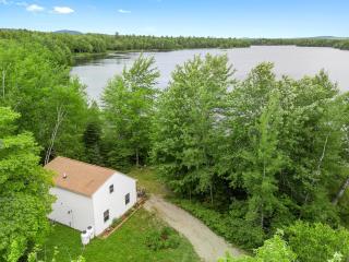Waterfront home on Graham Lake with kayaks, bikes, firepit & fireplace - 9