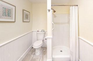 Water-view condo at Sheepscot Harbour Resort with deck, full kitchen, and WiFi - 5