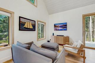 Charming New Home with Hot Tub, Spacious Deck, Gas Grill, WiFi, and Washer/Dryer - 6