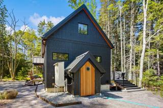 Charming New Home with Hot Tub, Spacious Deck, Gas Grill, WiFi, and Washer/Dryer - 9