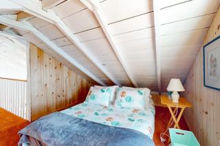 Cozy seaside retreat w/ waterfront deck, expansive lawn, & breathtaking sunsets - 1
