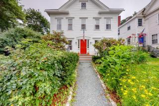 Friendly home with our separate condos & free WiFi in the heart of downtown - Castine - 9