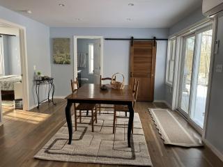 Pura Vida | A Calm Apt Escape Minutes from Camden - 4