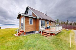 Cozy, dog-friendly waterfront cabin with large yard, porch, dock, & lake views - 9