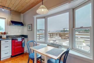 Bayfront Cottage on Mill Cove w/ Private Dock & Furnished Deck - Walk Downtown - Boothbay Harbor - 5