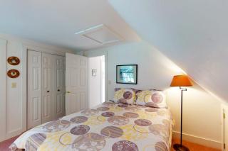 Open and spacious riverfront retreat, dog-friendly - 3