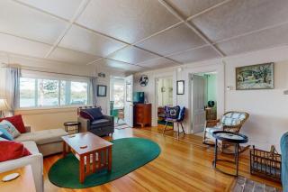 Lakefront cottage with dock, screened porch, & Island in Biscay Pond - 5
