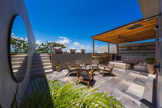Luxury Beachfront 4BR PH in Bahia Soliman - 2