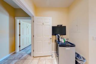 Two Neighboring Suites, Each w/ WiFi, Two TVs, and Central AC - Near Acadia - 8