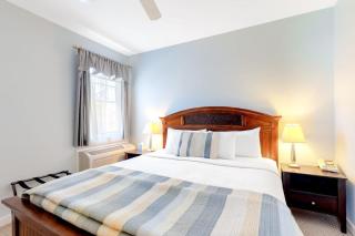 Cozy & Clean Second-Story Suite w/ Kitchenette & Free WiFi - Walk to the Harbor - 4