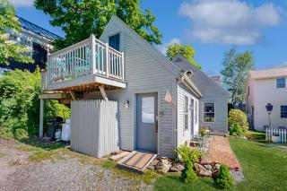 Downtown, ground floor studio near the ocean w/patio, outdoor dining area & more - 9
