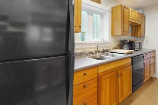 Gorgeous, walkable home with water view, deck & washer/dryer - snowbird-friendly - 2